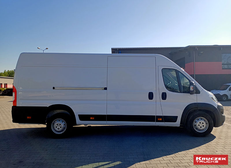 wypożyczalnia busów opel movano